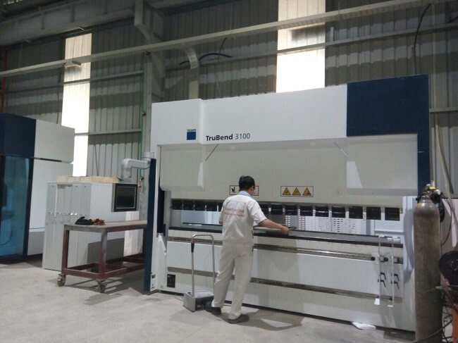 Người vận hành máy chấn