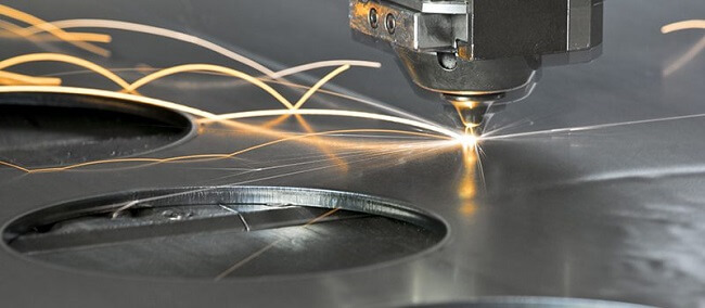Việc sử dụng cắt laser trong tạo mẫu kim loại tấm 