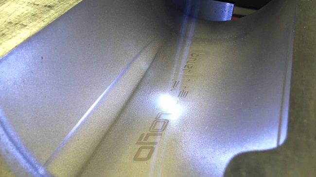 Khắc laser kim loại tấm