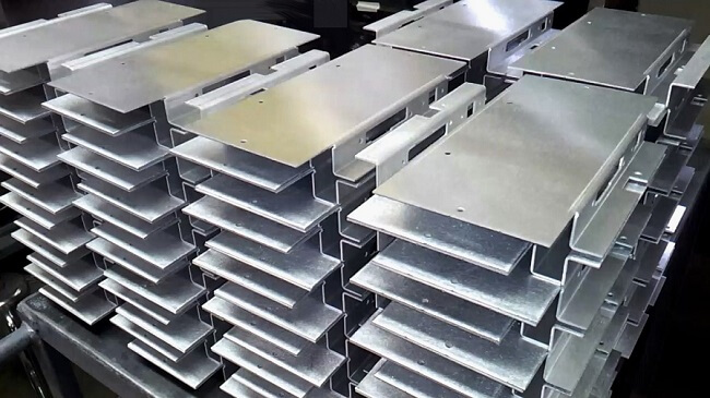 Các ngành công nghiệp phụ thuộc vào chế tạo kim loại tấm