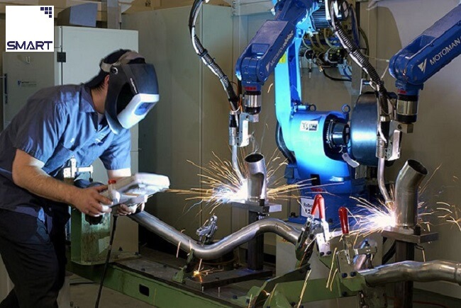 Robot hàn tự động trong gia công kim loại tấm