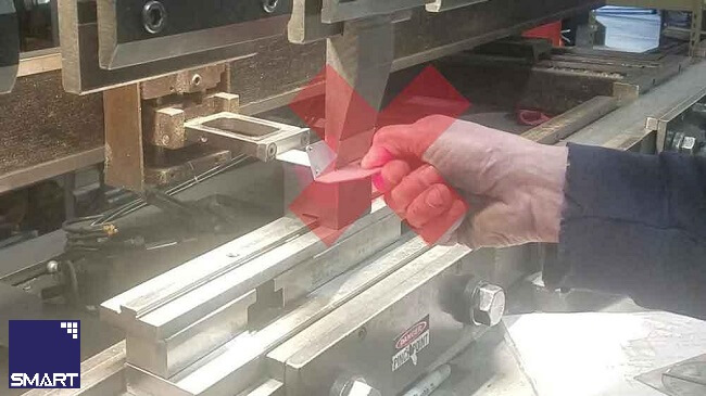 Những Rủi Ro Khi Vận Hành Máy Chấn Gấp Kim Loại Tấm Và Cách Phòng Tránh